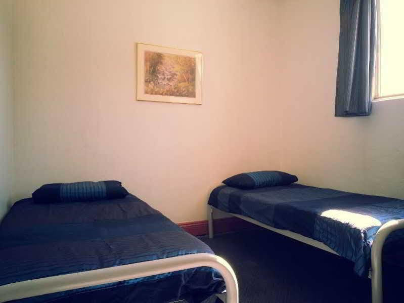 Hay Street Traveller'S Inn Перт Экстерьер фото