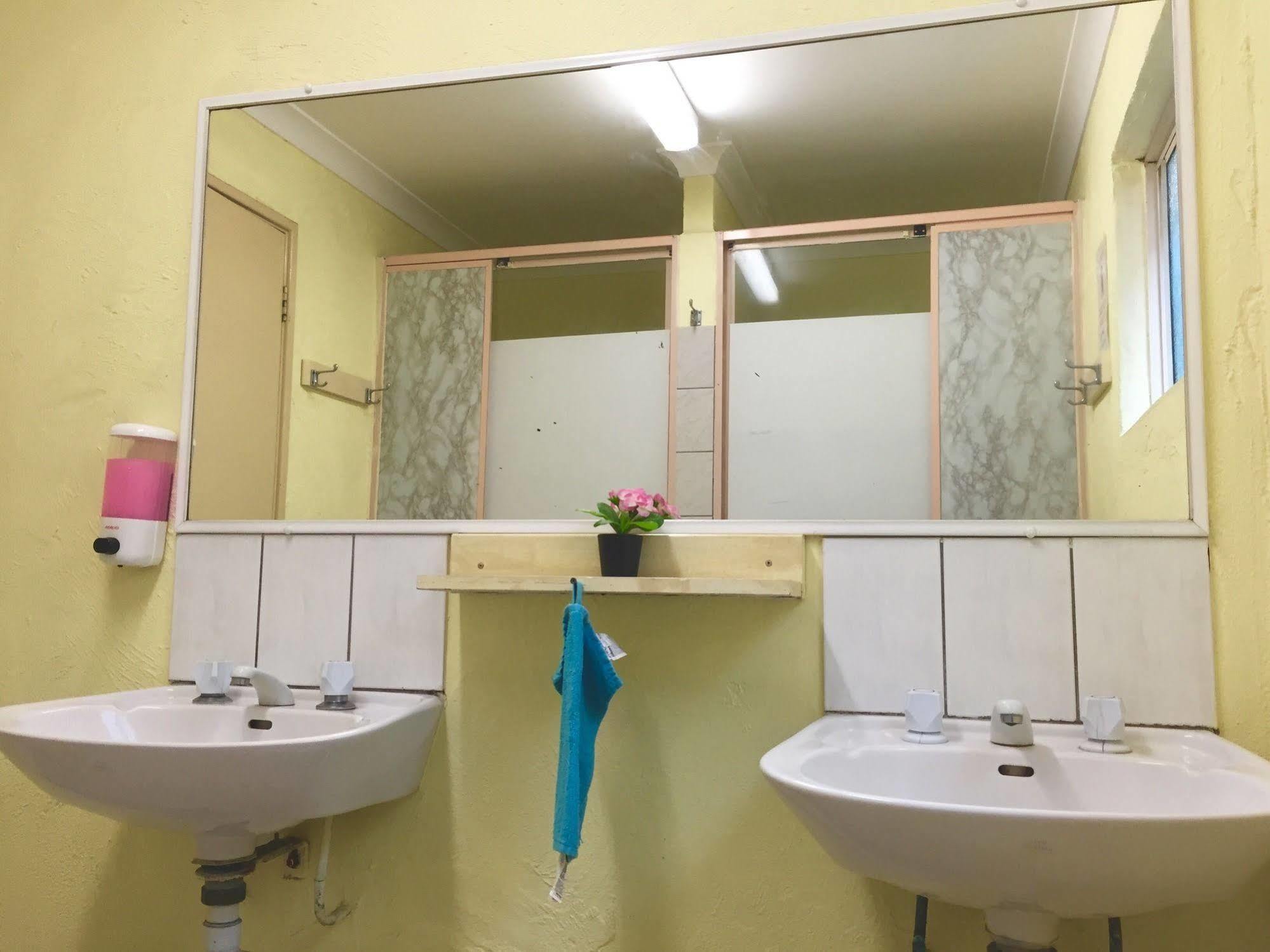 Hay Street Traveller'S Inn Перт Экстерьер фото